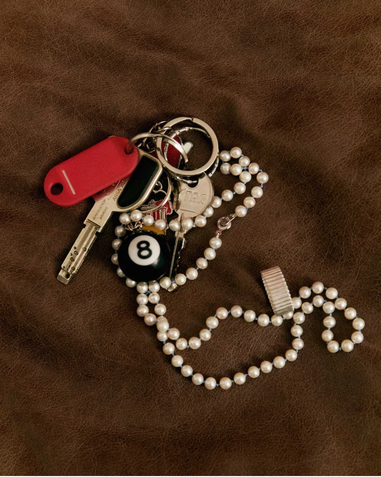 Still Life Photo section from Coutumes, on a phone